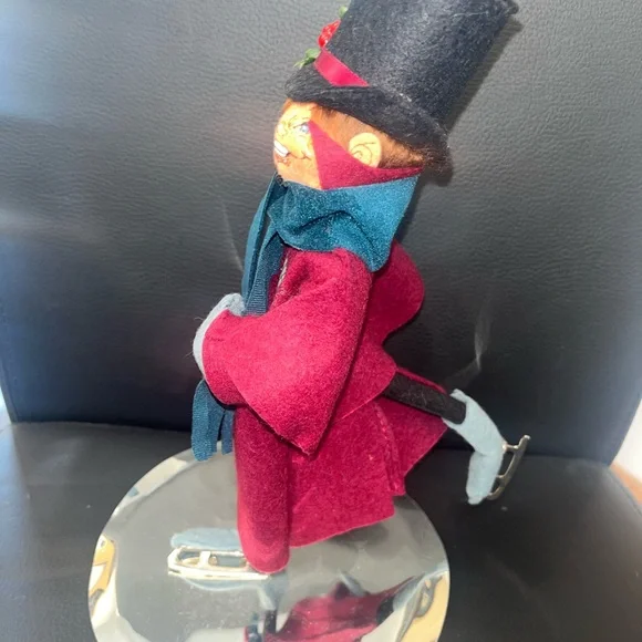 Vintage Annalee 11” Victorian Man Ice Skater on Silver base, bendable - Picture 4 of 5